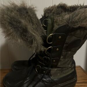 Sorel Black and Green Women's Boots